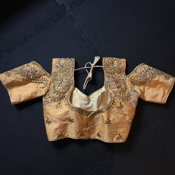 Metallic gold embroidered crop top - Picture 5 of 6